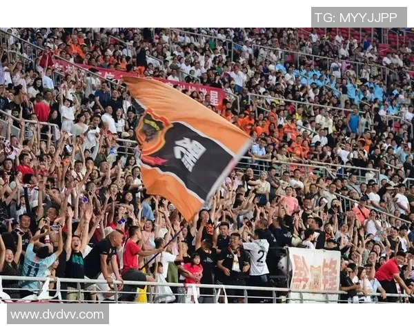 淘汰赛首日精彩纷呈豪门球队激烈对抗引发球迷热议